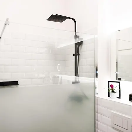 4-zi Urban Design 120m² Brandnew 200mbit Apartman Berlin